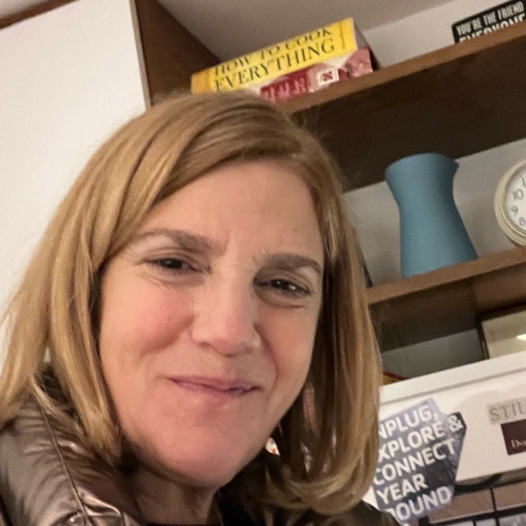 Meet your Posher, Cathy - Picture 2 of 2